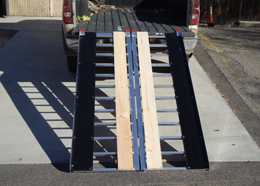 Bifold snowmobile ramp